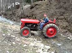 Traktor MF35